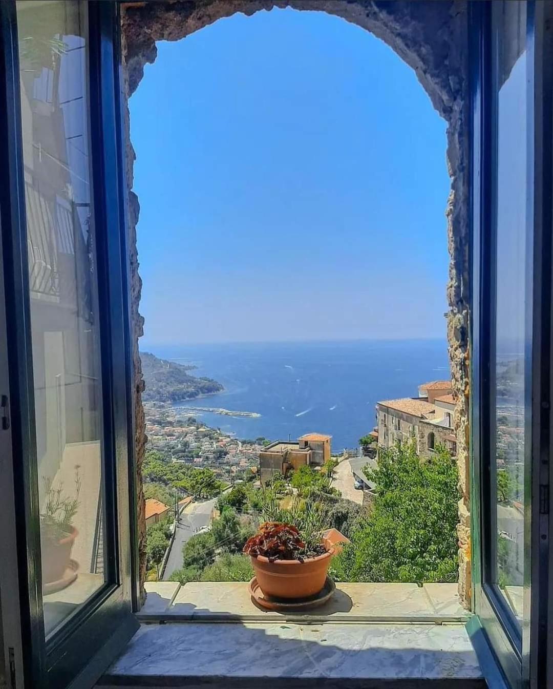 La Mansarda Bed & Breakfast Castellabate Exterior photo